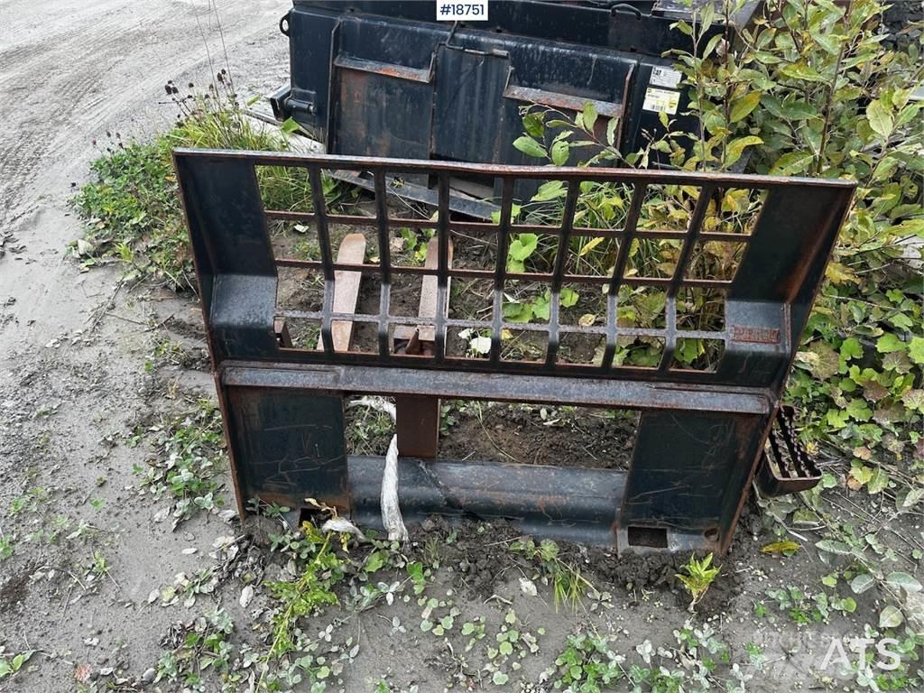 CAT Pallet Forks Будтехніка - Інші