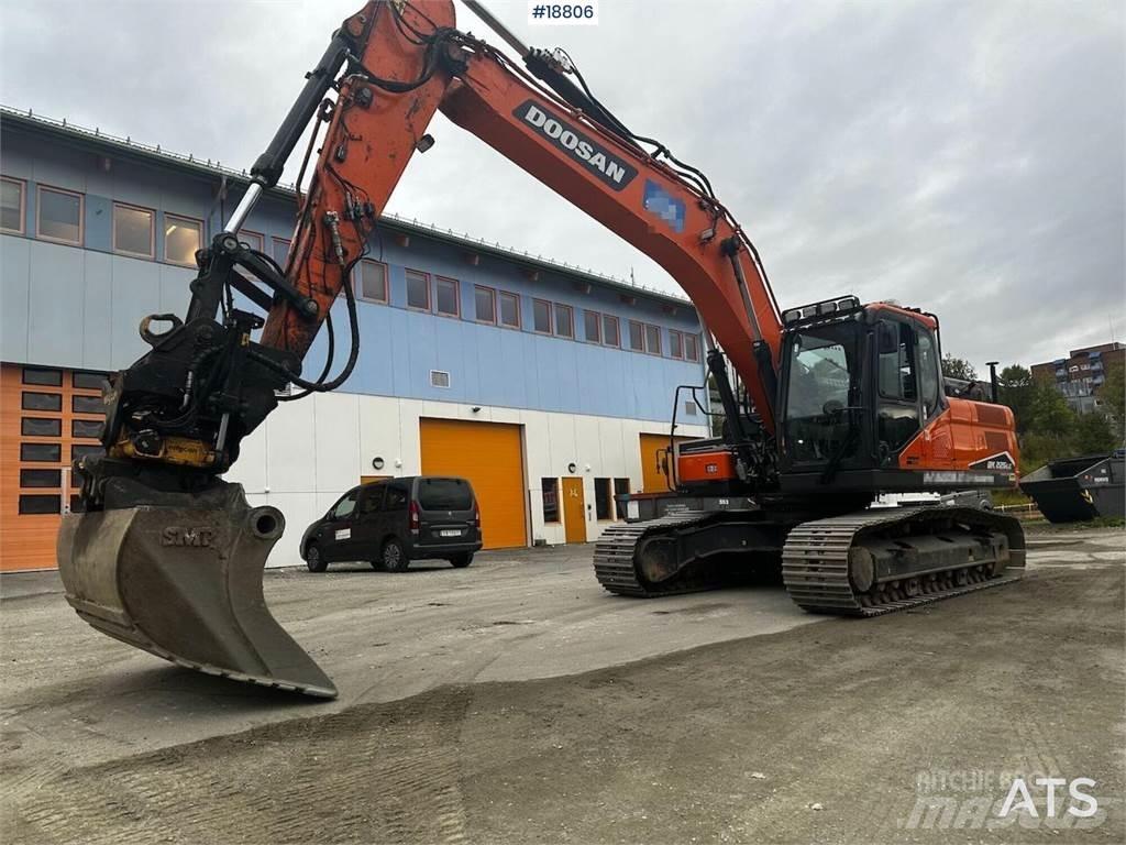 Doosan DX225LC Гусеничні екскаватори