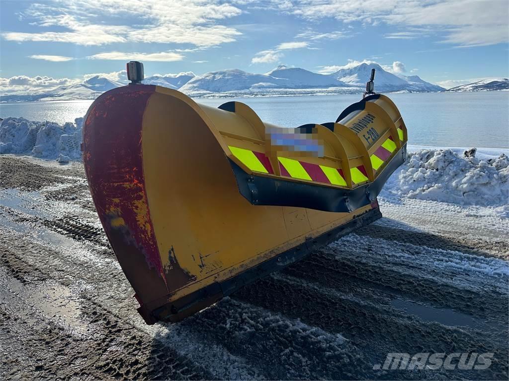  Saltvikplogen F-280 Плуги