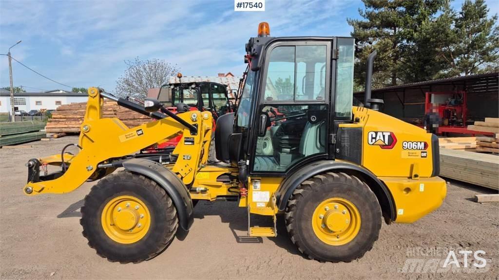 CAT 906M Фронтальні навантажувачі