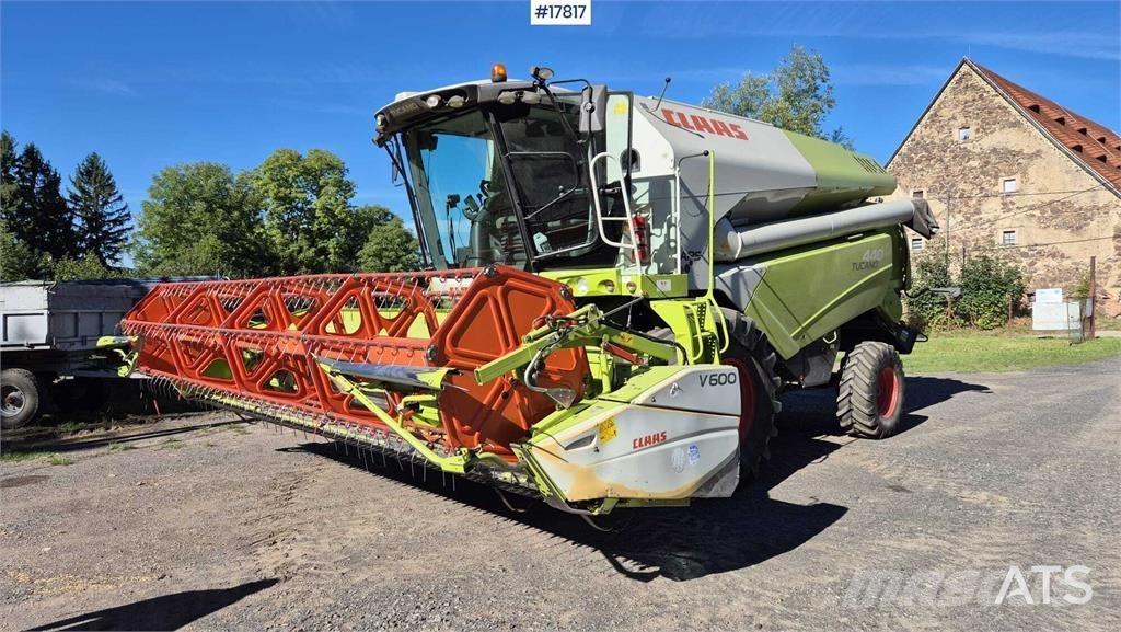 CLAAS Tucano 440 Зернозбиральні комбайни