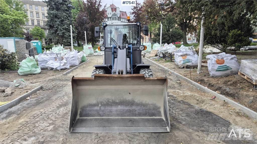 Hitachi ZW 75 Фронтальні навантажувачі