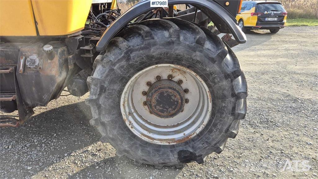 JCB FASTTRACK 3185 Трактори