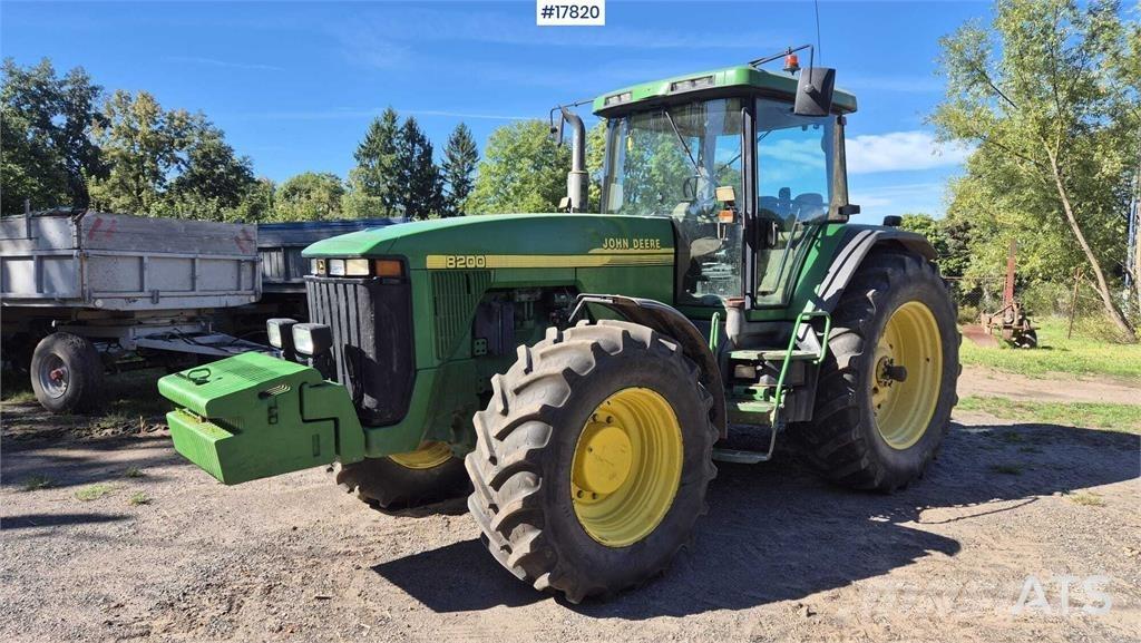 John Deere 8200 Трактори