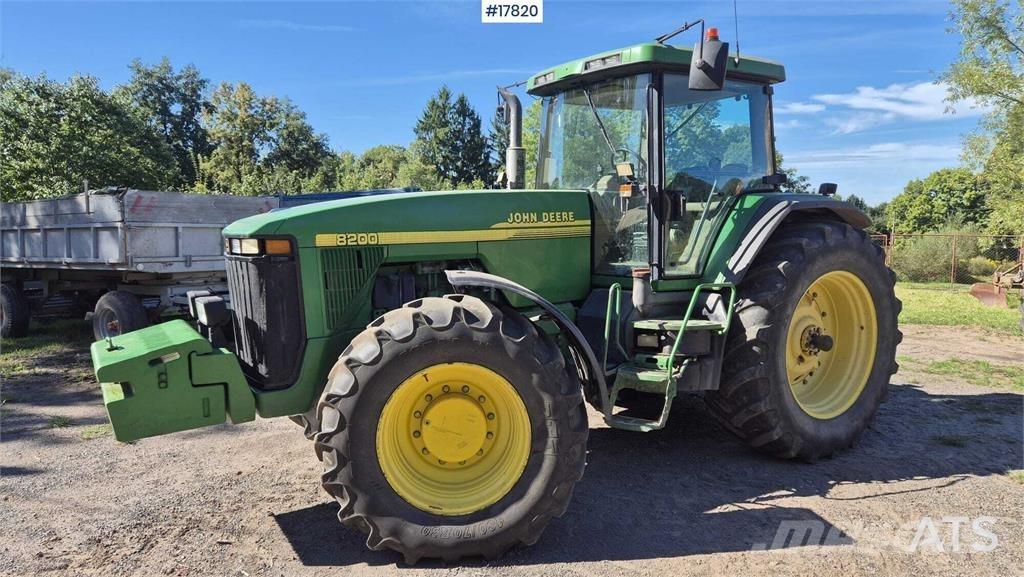John Deere 8200 Трактори