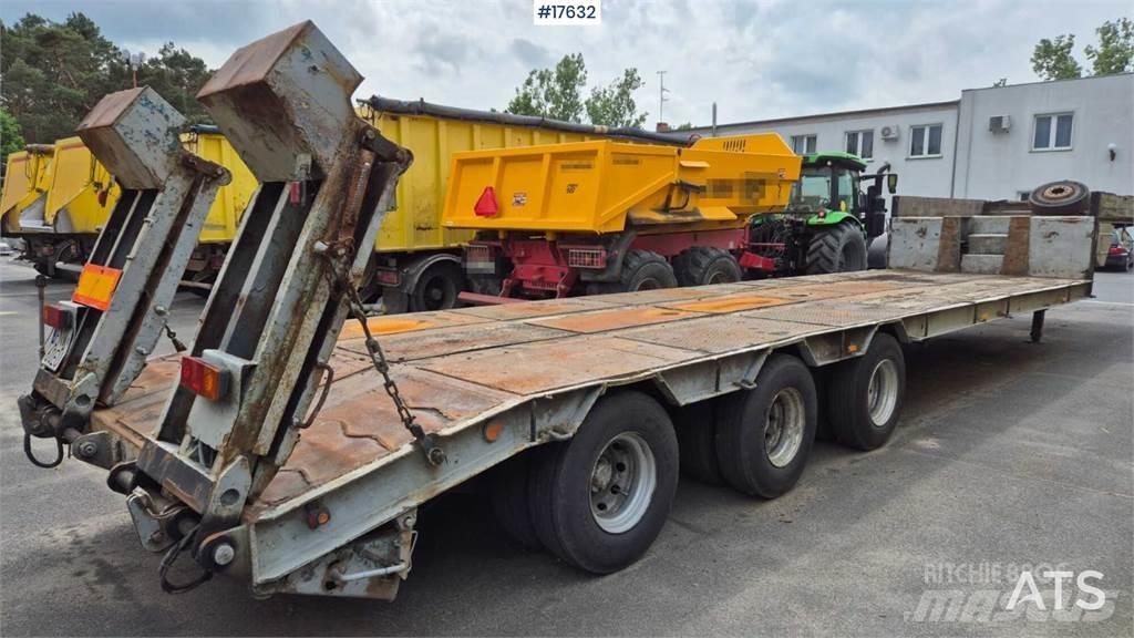 Zremb NS 300 Низькорамні напівпричепи