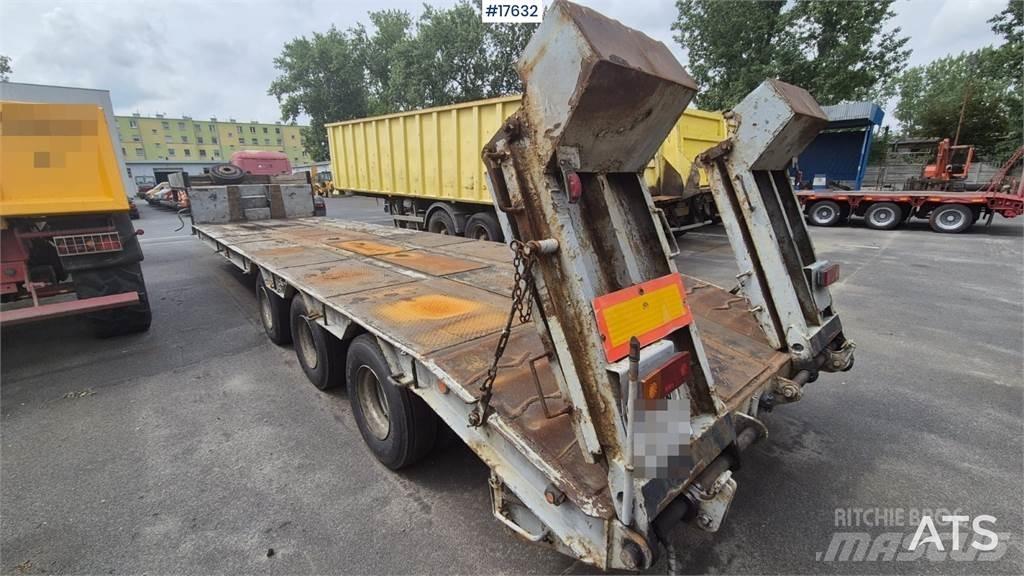 Zremb NS 300 Низькорамні напівпричепи