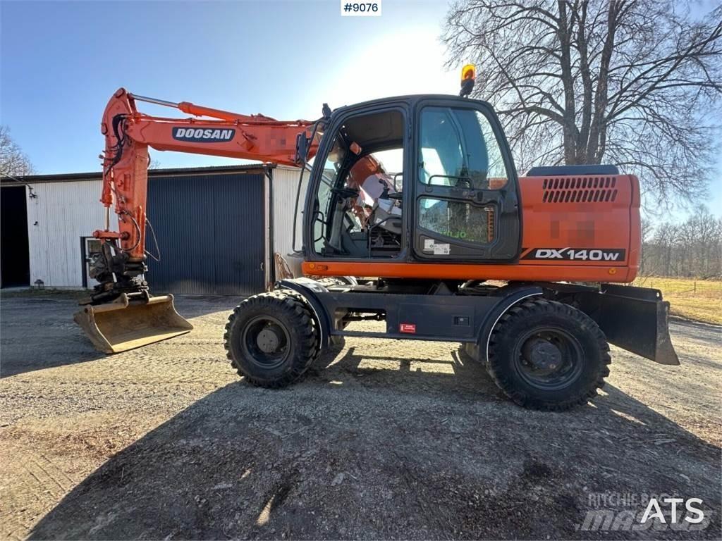 Doosan DX140W Колісні екскаватори
