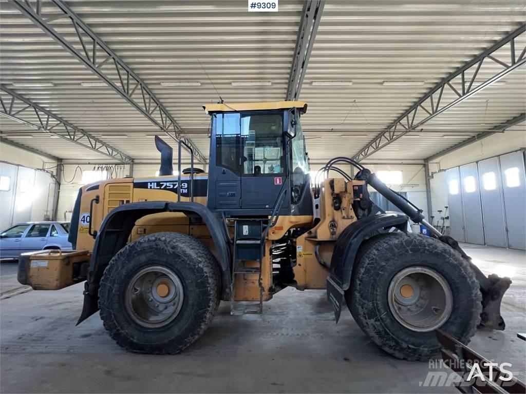 Hyundai HL757TM-9 Колісні бульдозери