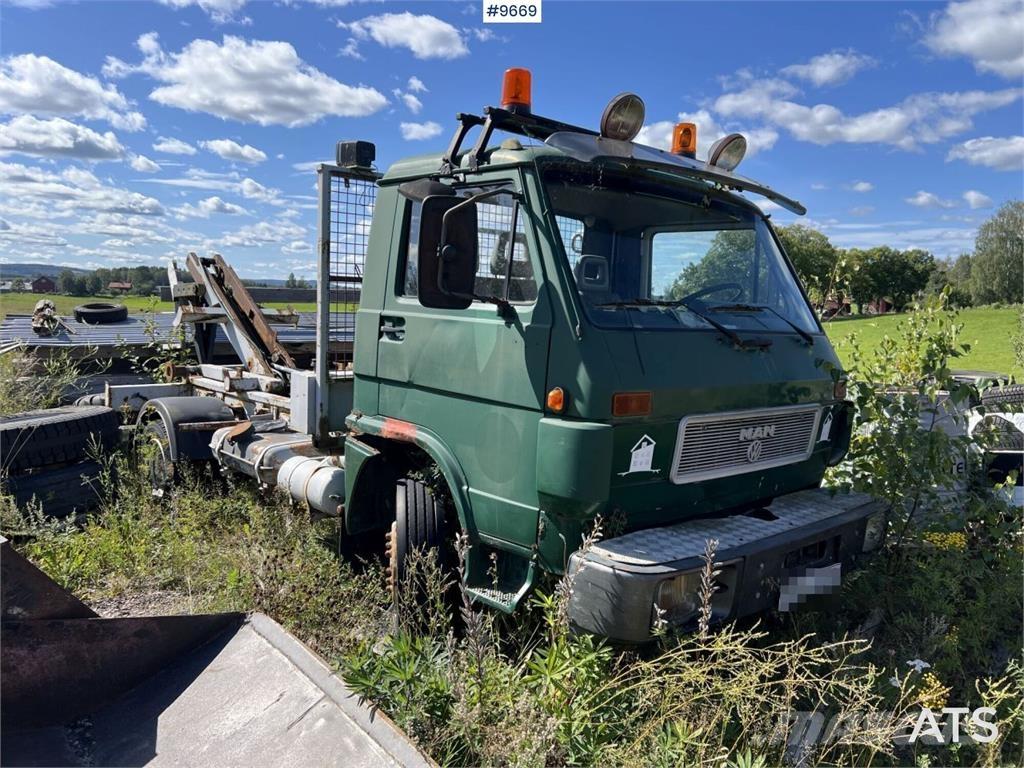 MAN VW 8,150 F Вантажівки з гаковим підйомом