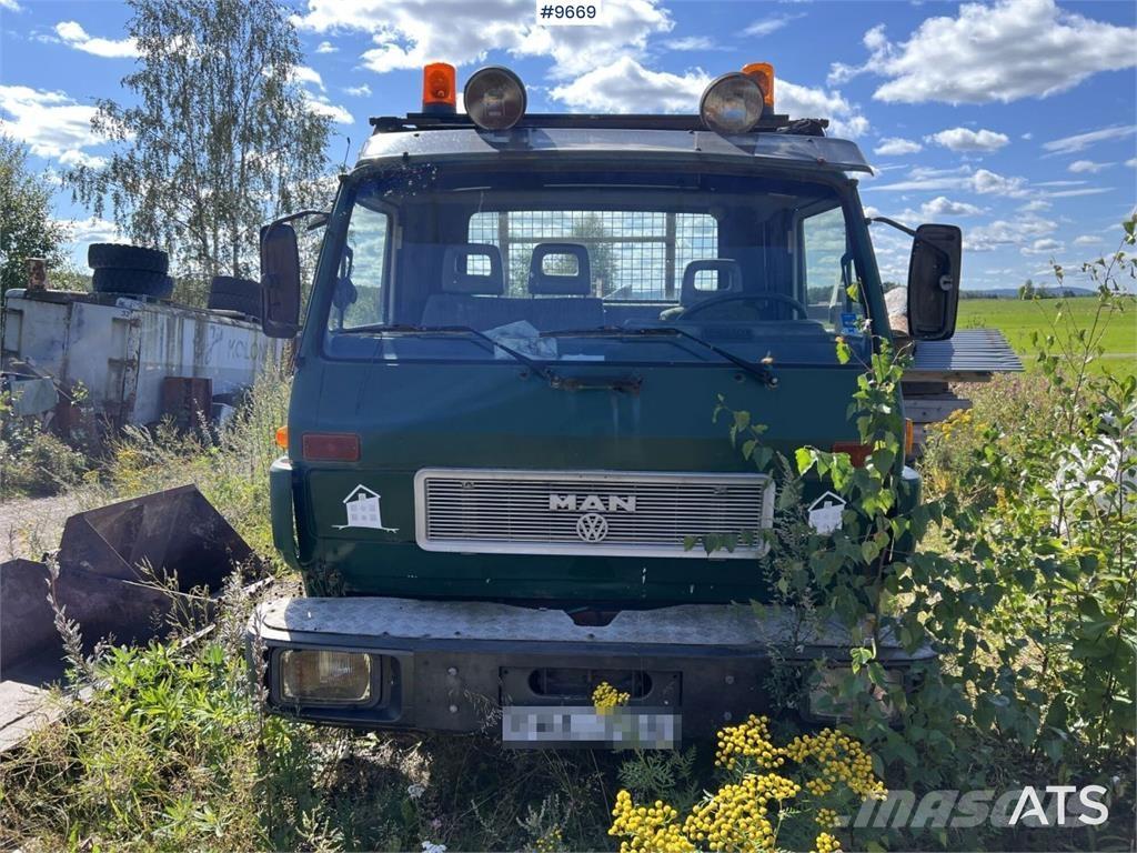 MAN VW 8,150 F Вантажівки з гаковим підйомом