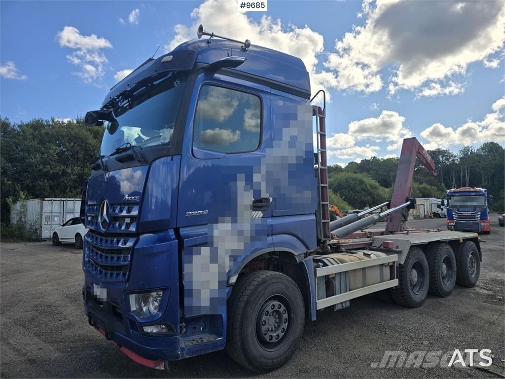 Mercedes-Benz Arocs Вантажівки з гаковим підйомом