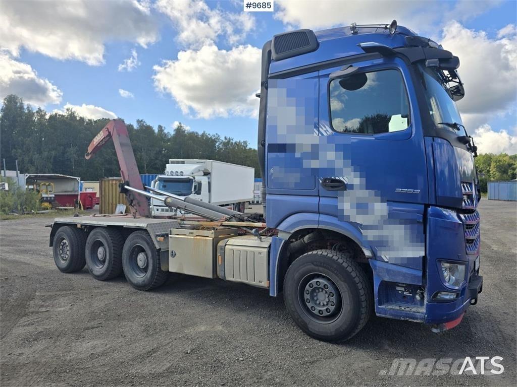 Mercedes-Benz Arocs Вантажівки з гаковим підйомом