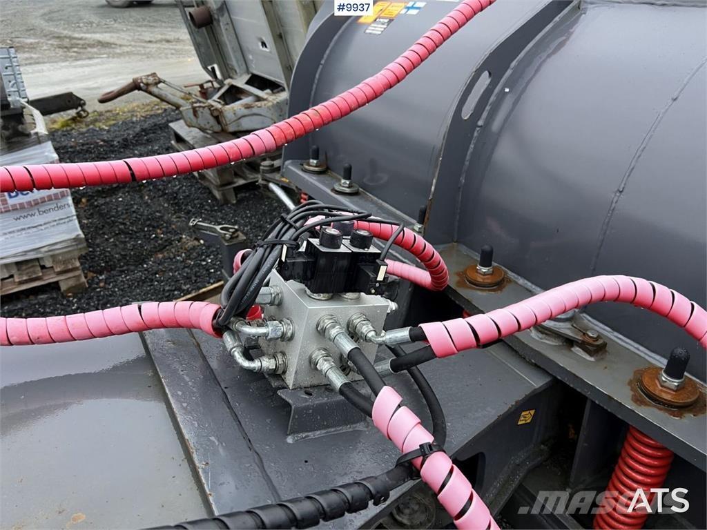 Pome JETI/ Volvo Плуги