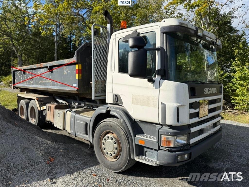 Scania P124GB Вантажівки з гаковим підйомом