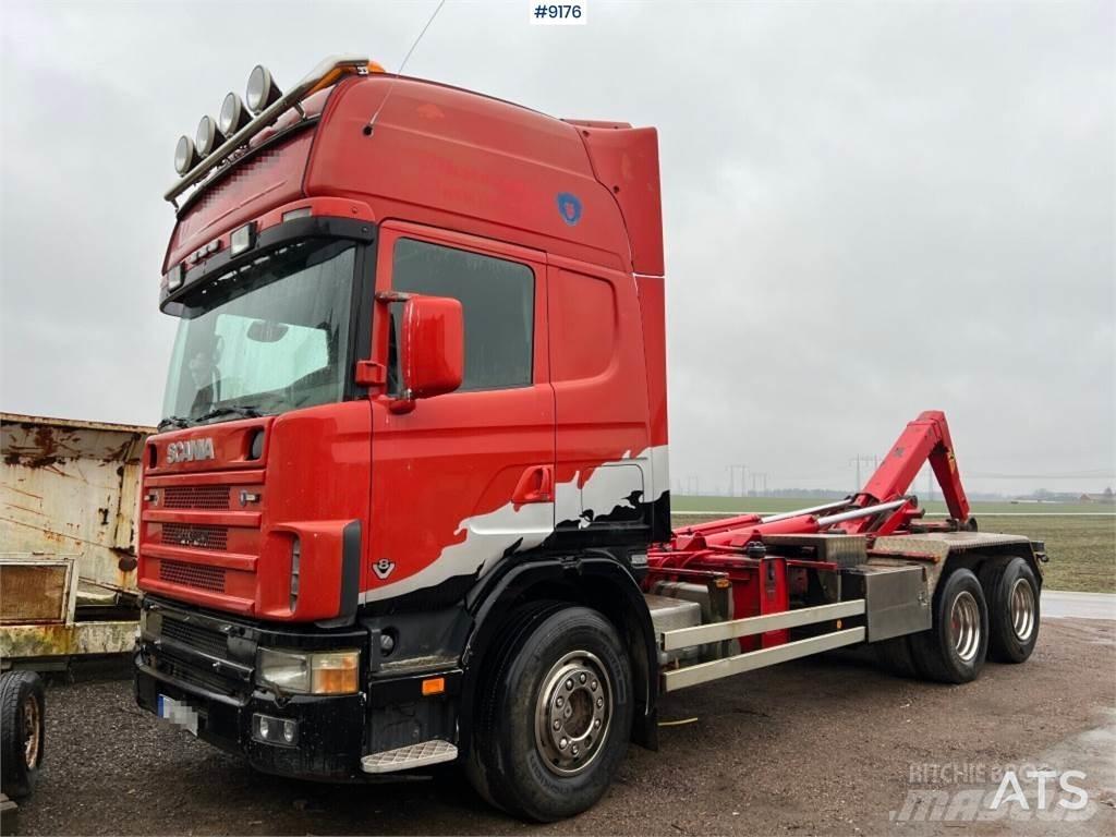 Scania R144GB6X4NA530 Вантажівки з гаковим підйомом