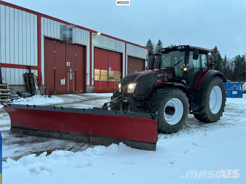 Valtra T213 Трактори