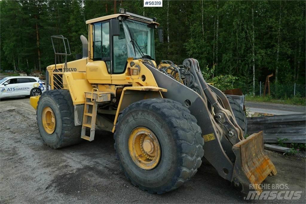 Volvo L220F Фронтальні навантажувачі