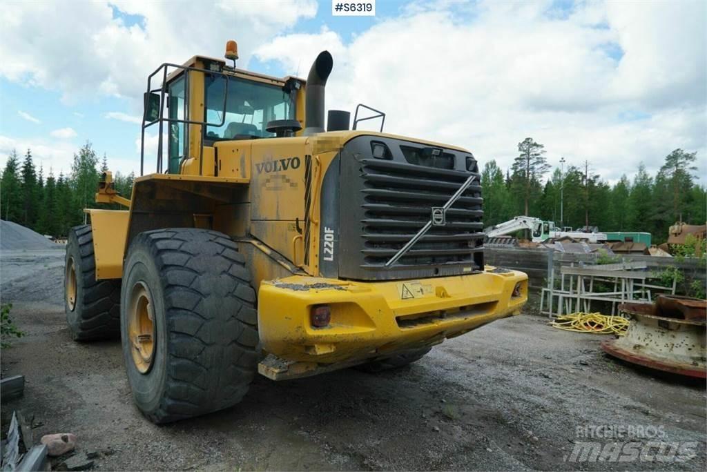 Volvo L220F Фронтальні навантажувачі