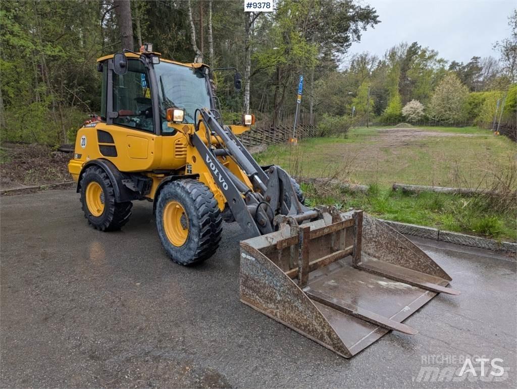 Volvo L25F Колісні бульдозери