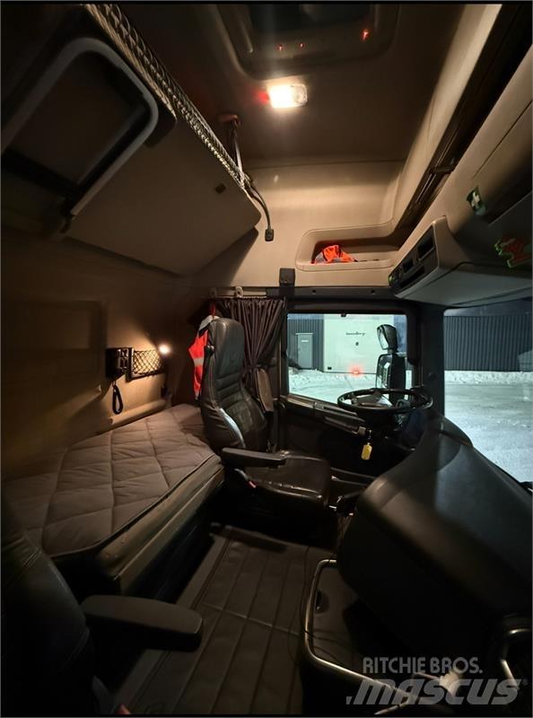Scania R560 Тягачі