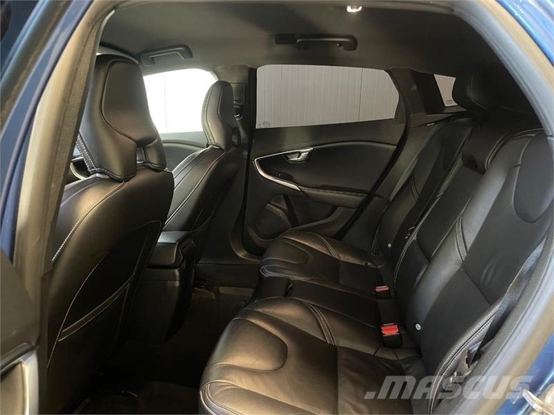 Volvo V40 Автомобілі
