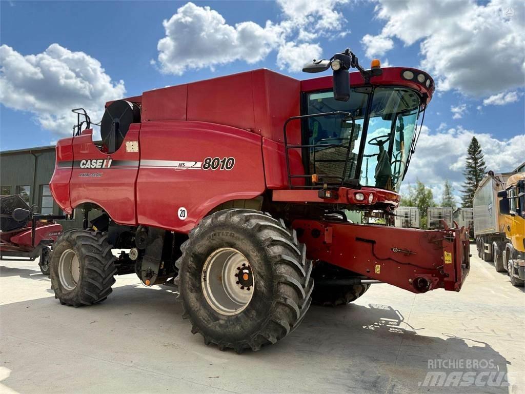 Case IH 8010 Зернозбиральні комбайни