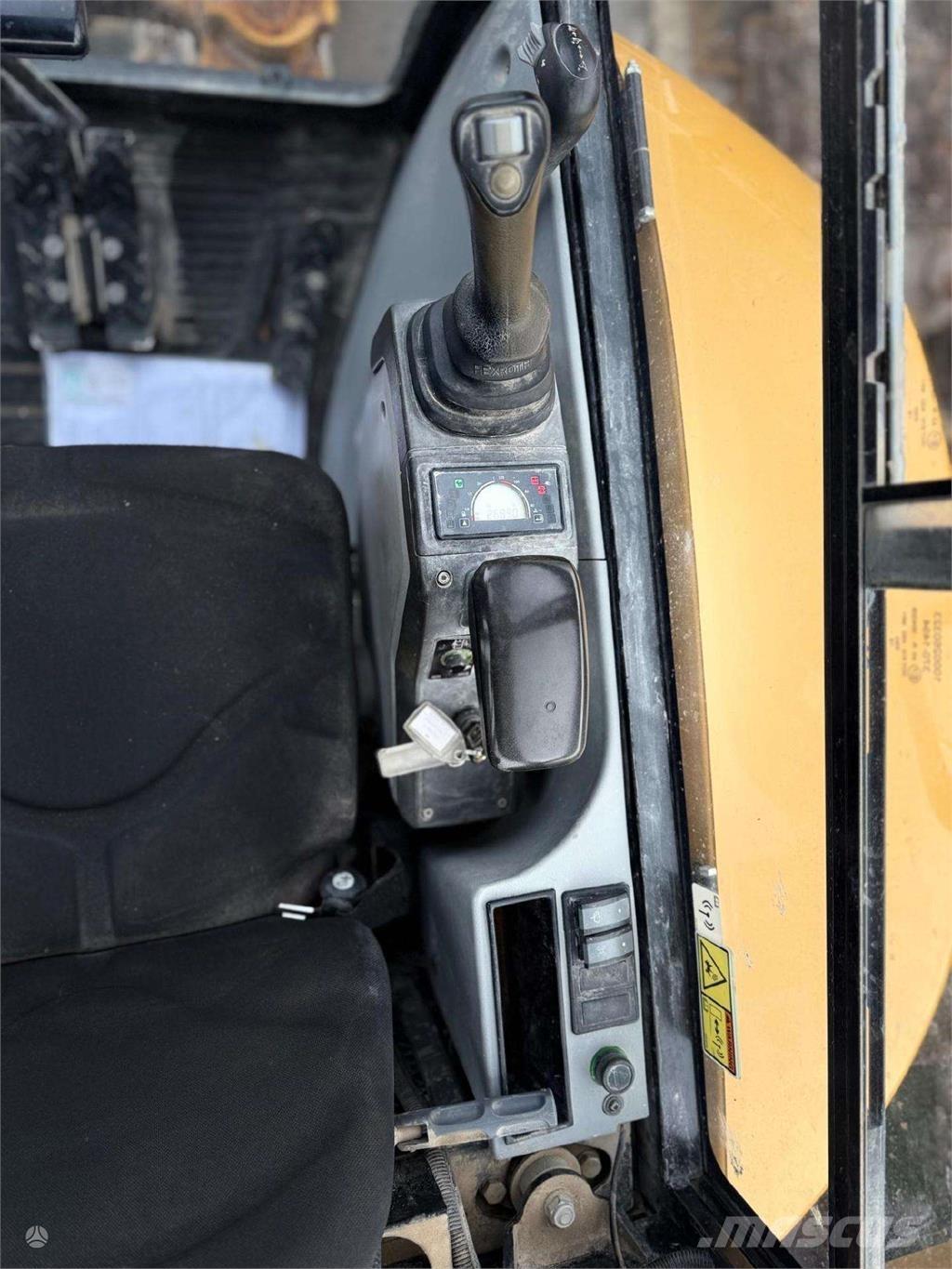 CAT 302.7 DCR Міні-екскаватори < 7т