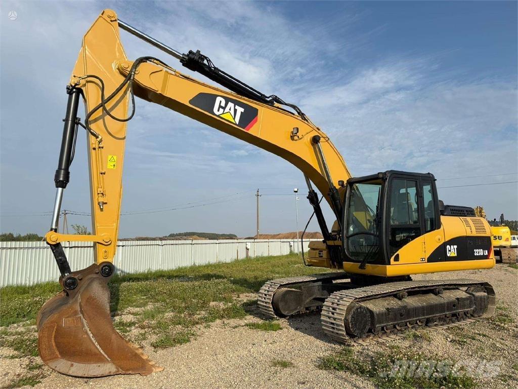 CAT 323 D Гусеничні екскаватори