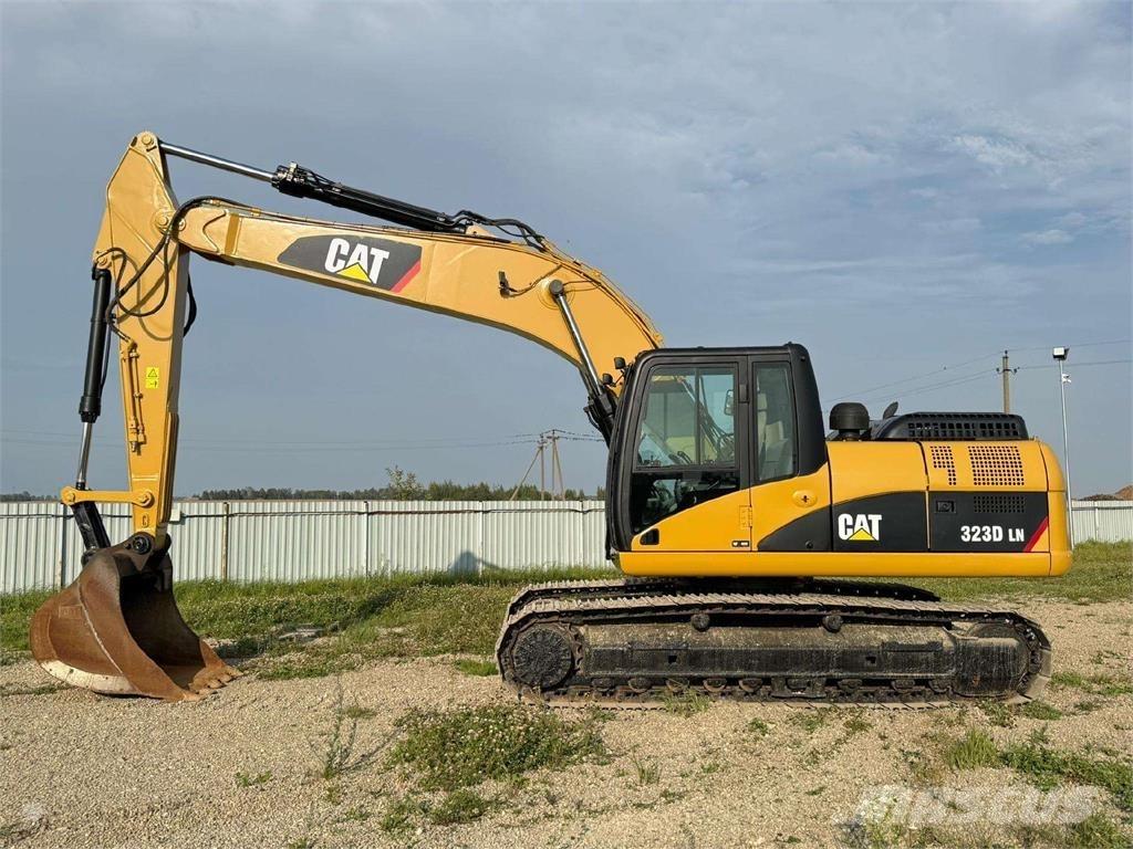 CAT 323 D Гусеничні екскаватори