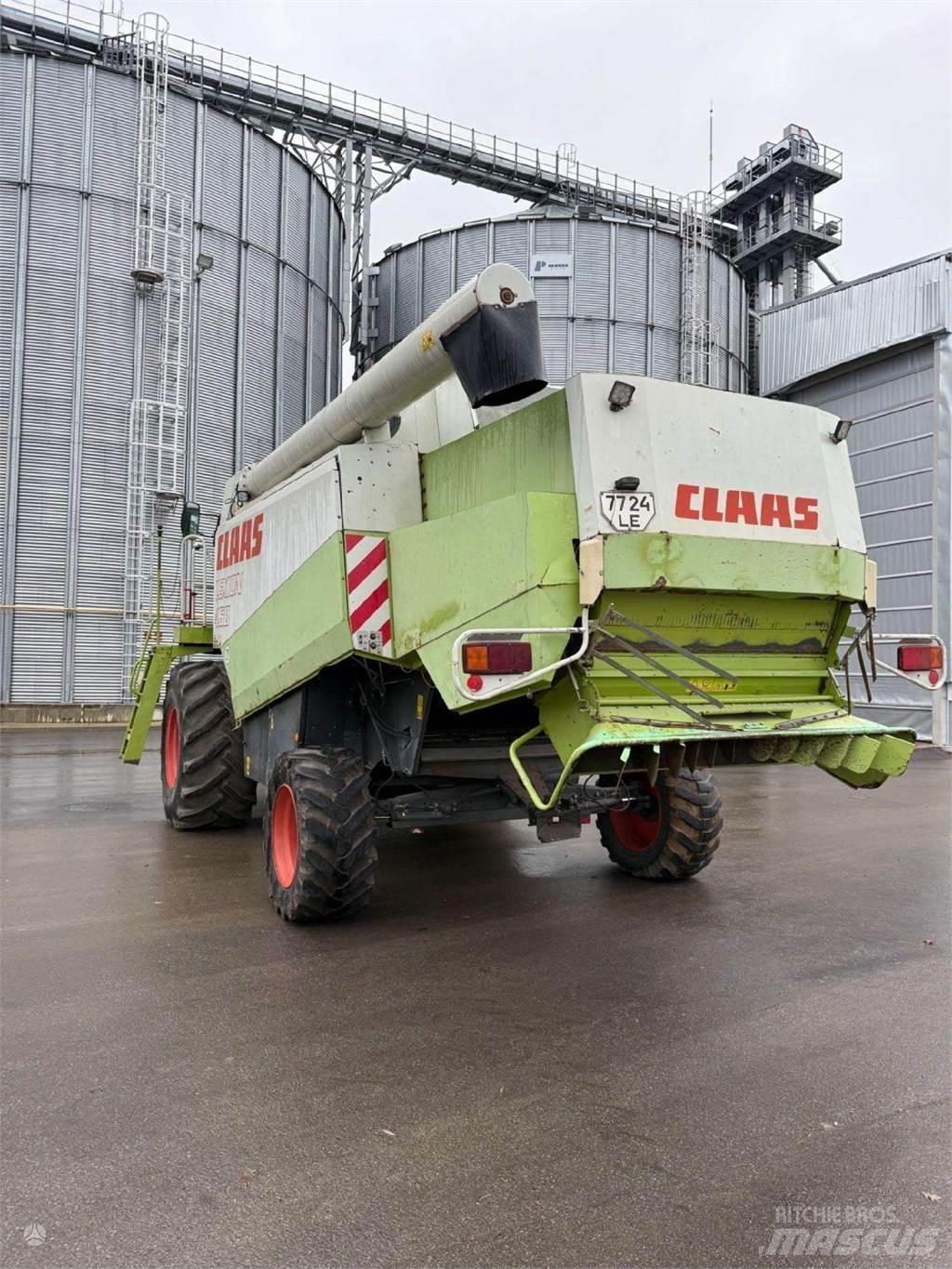 CLAAS LEXION 460 Зернозбиральні комбайни