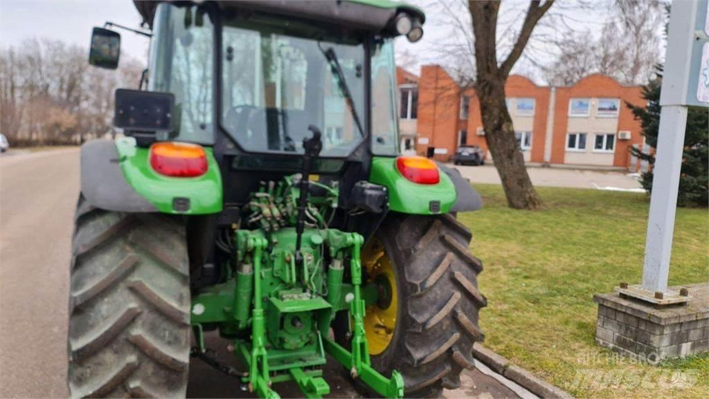 John Deere 5820 Трактори