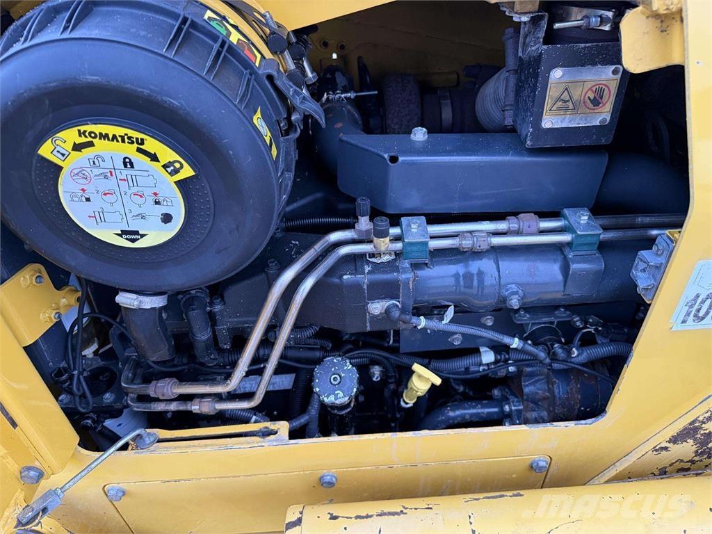 Komatsu D51PX-22 Гусеничні бульдозери