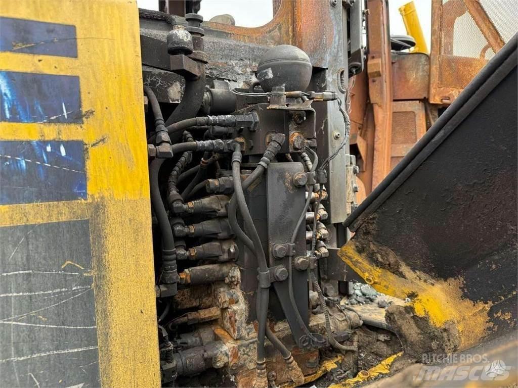 Komatsu D65WX-18 Гусеничні бульдозери