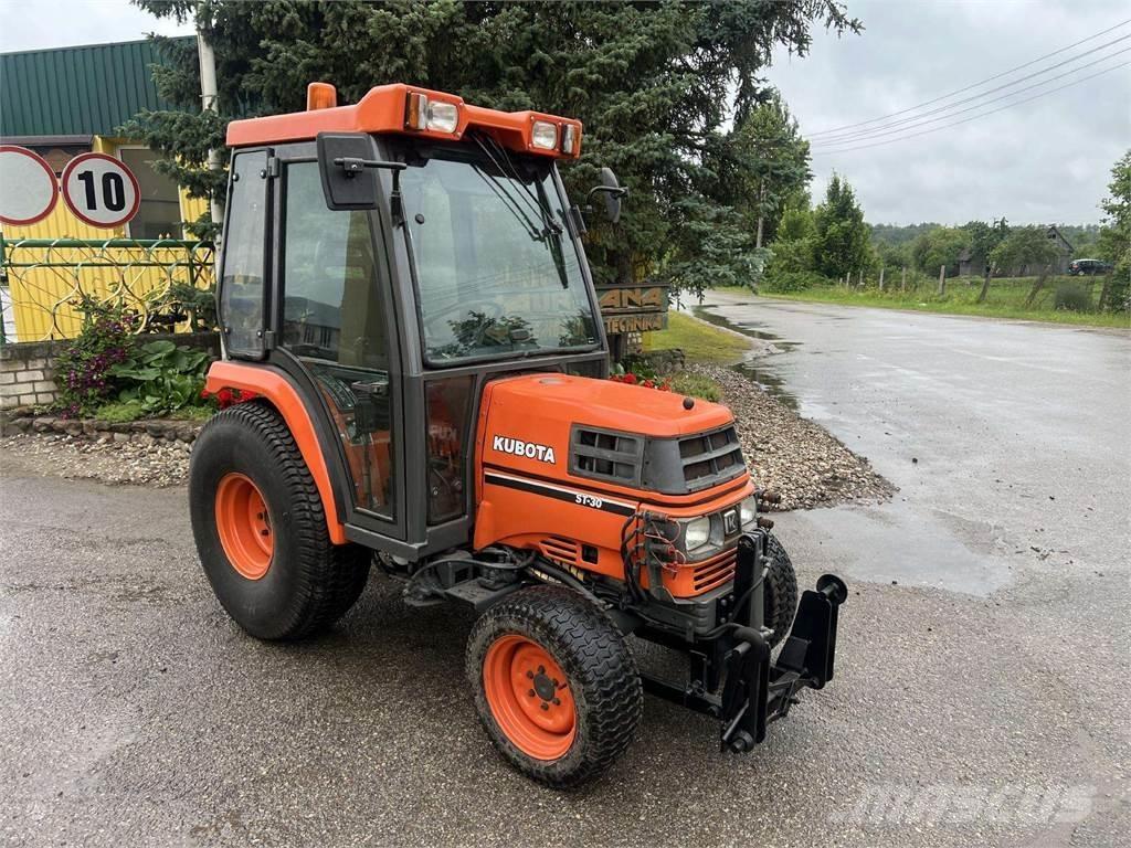 Kubota ST-30 Трактори