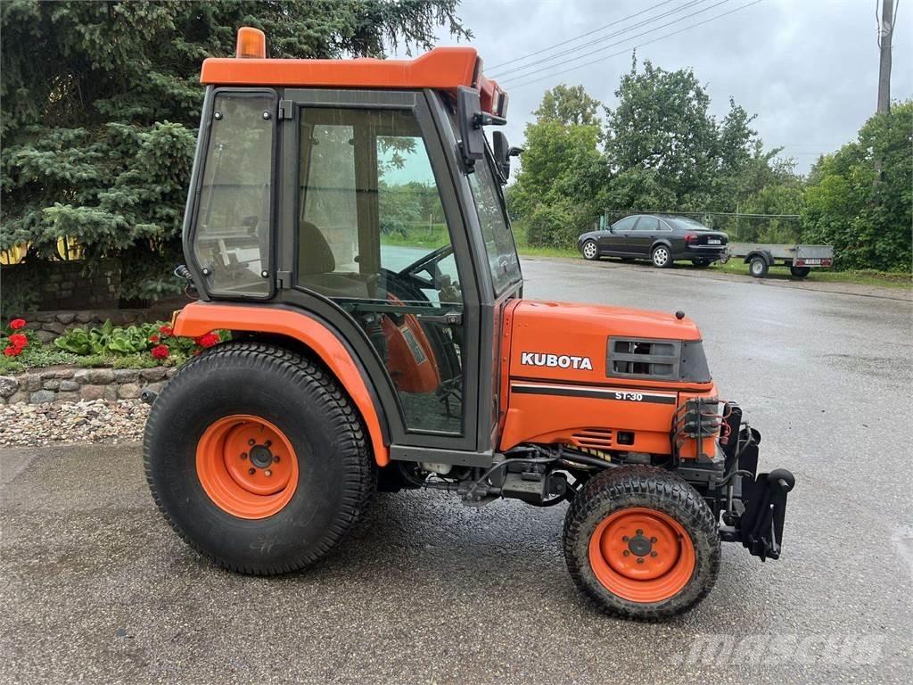 Kubota ST-30 Трактори