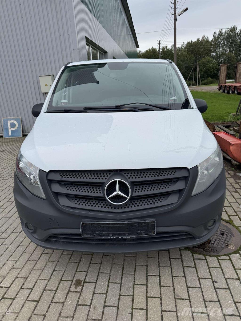 Mercedes-Benz  Автомобілі