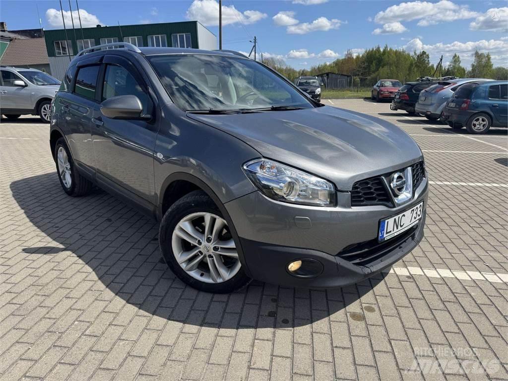 Nissan  Автомобілі