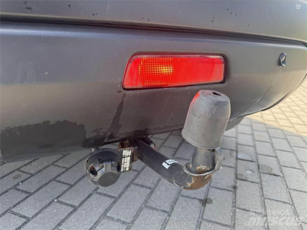 Nissan  Автомобілі