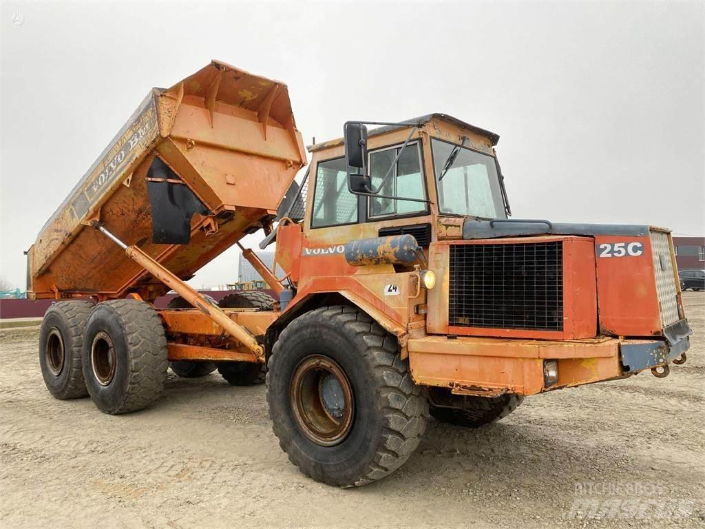 Volvo A25C , Nr.1 Зчленовані самоскиди