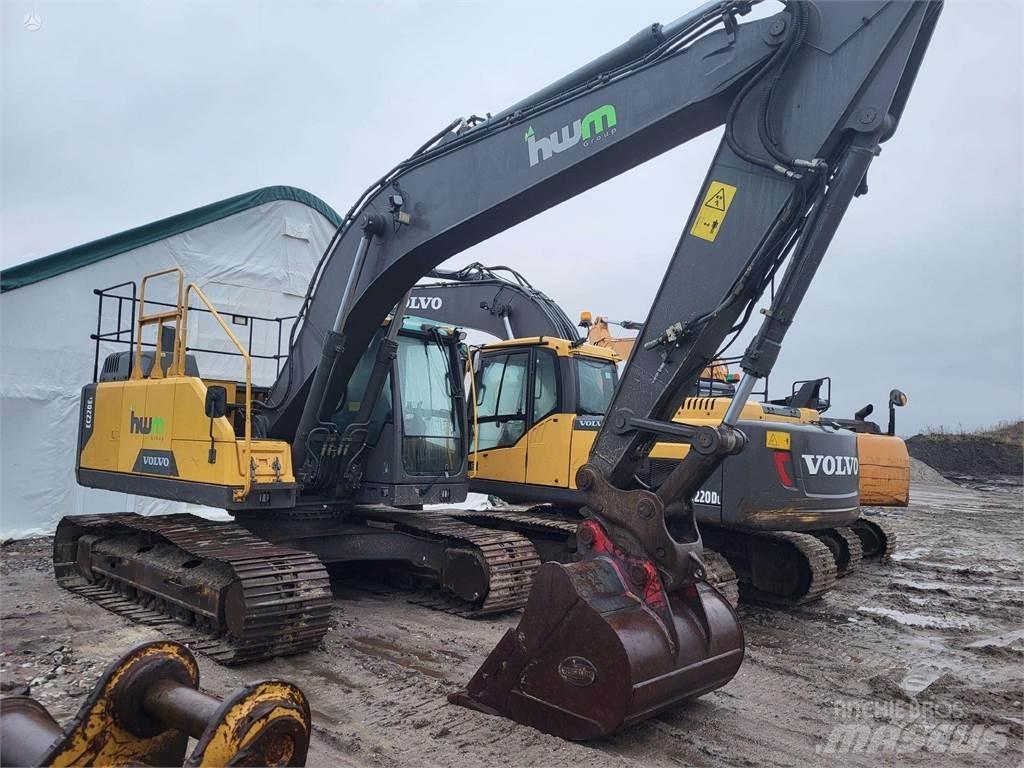 Volvo EC220E Гусеничні екскаватори