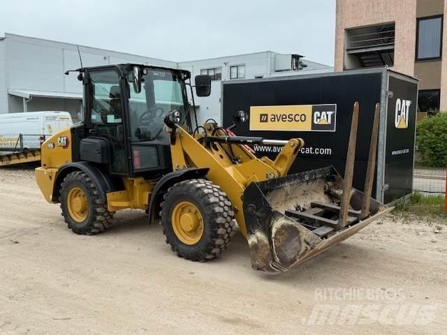 CAT 906 Фронтальні навантажувачі