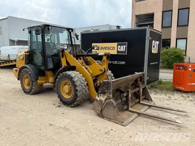 CAT 906 Фронтальні навантажувачі