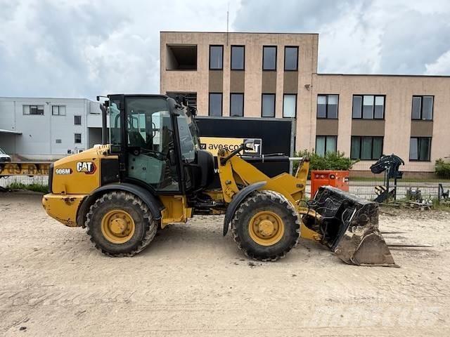 CAT 906 Фронтальні навантажувачі