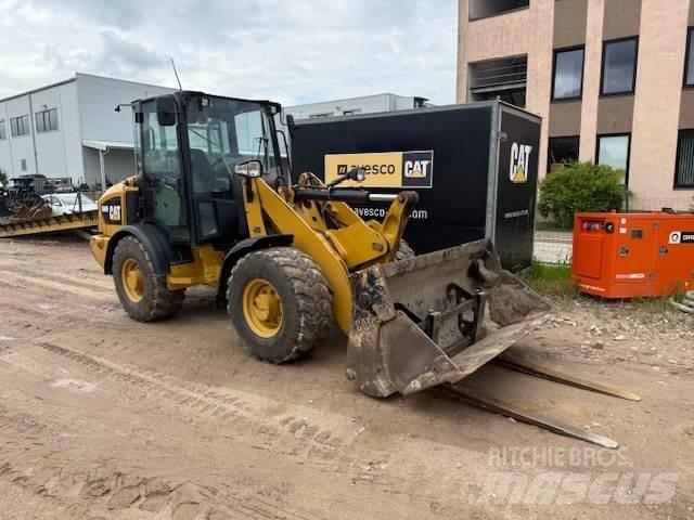 CAT 906M Фронтальні навантажувачі