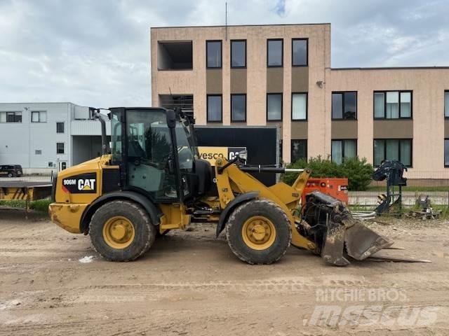 CAT 906M Фронтальні навантажувачі