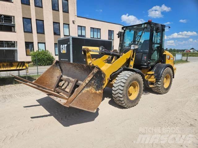 CAT 908M Фронтальні навантажувачі