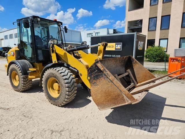 CAT 908M Фронтальні навантажувачі