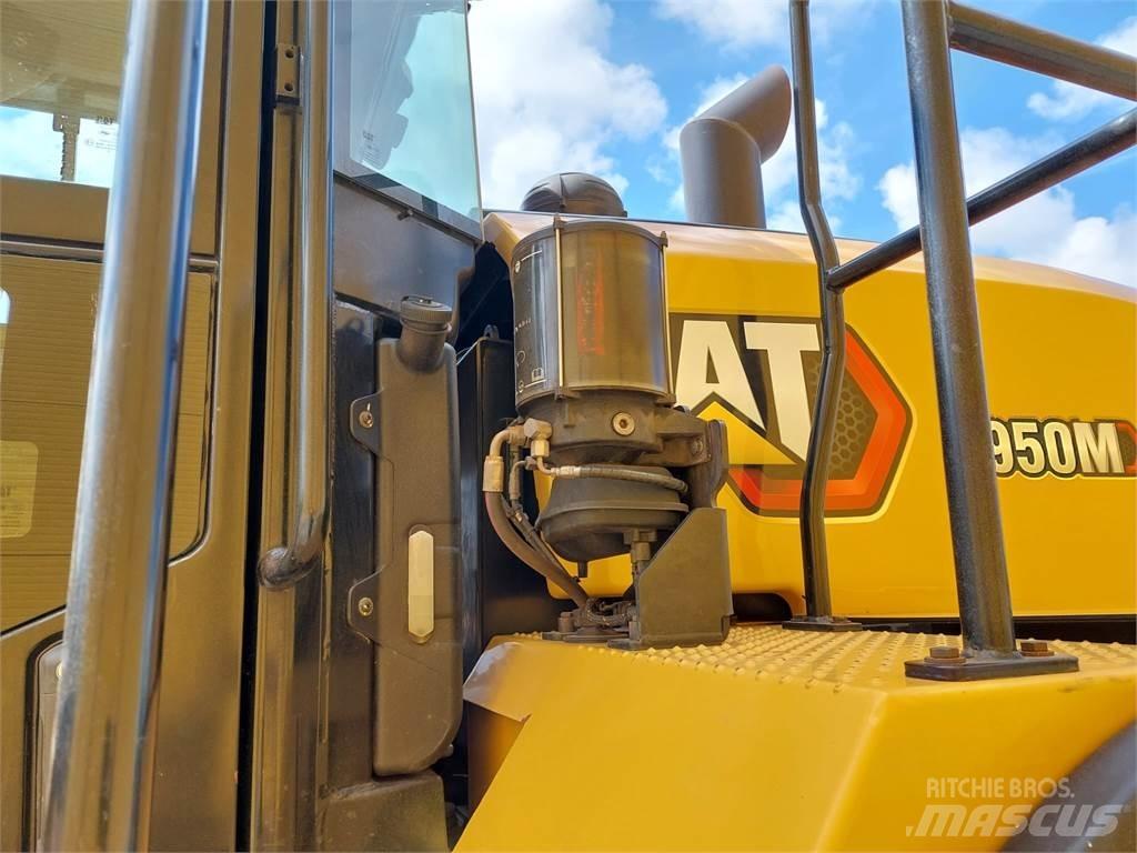CAT 950M Фронтальні навантажувачі
