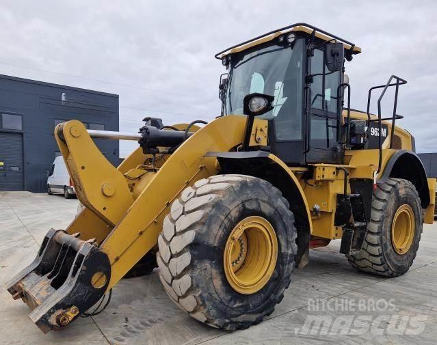 CAT 962M Фронтальні навантажувачі